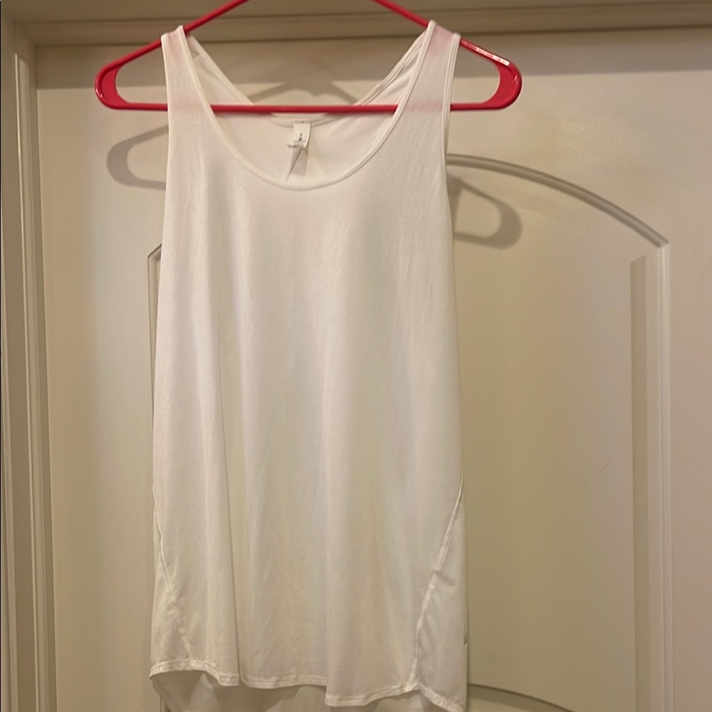 Lululemon size 6 White Sleeveless Women's Top with crisscross back